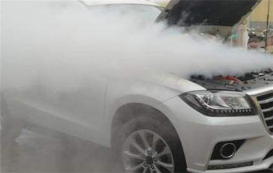 洗車無(wú)需排隊(duì)等待,，使用洗車蒸汽發(fā)生器在家就能洗車保養(yǎng)